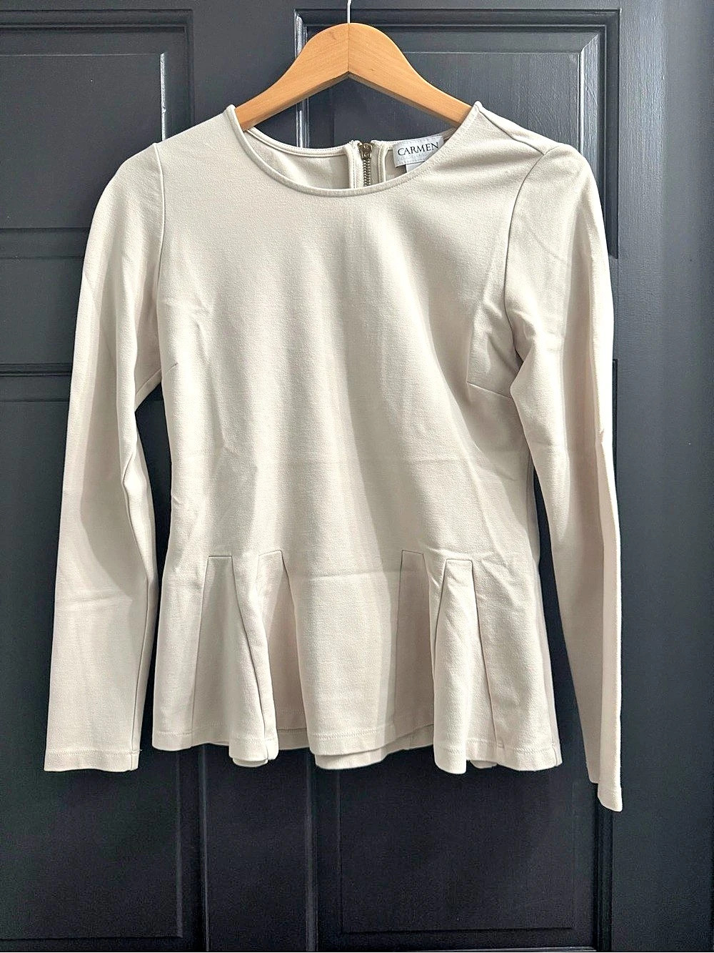 Carmen Marc Valvo in Cream Like New